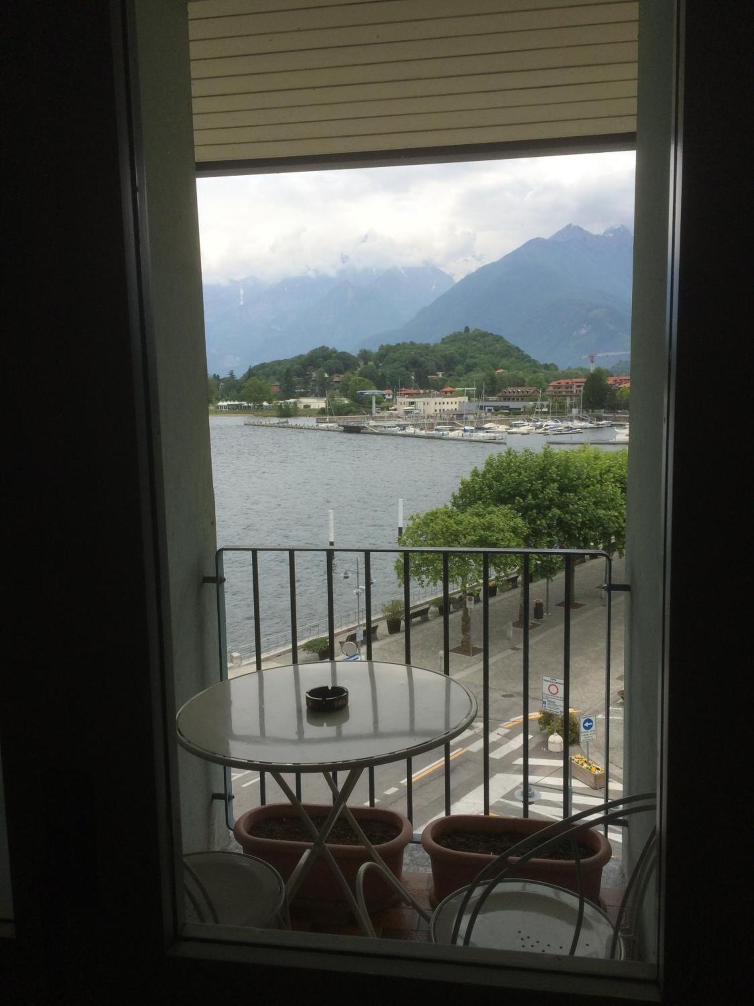 Hotel Risi Colico Ruang foto