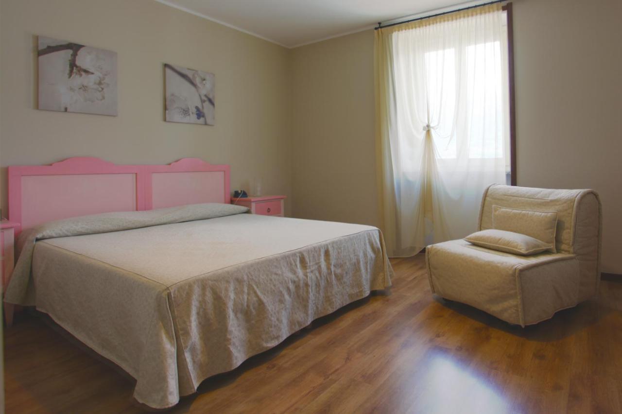 Hotel Risi Colico Bagian luar foto